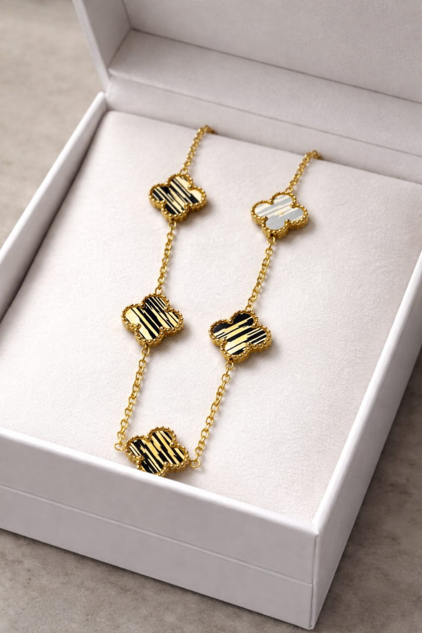 Golden Stripe Clover Chain Bracelet